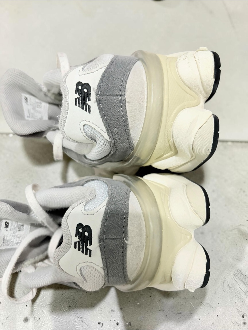 New Balance Chunky 9060 Sneakers in Gray, Cream & Red Accent Size Boys 1.5 - Picture 8 of 8